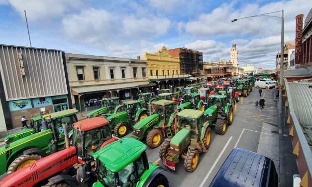 AusNet Protest Blocks Ballarat Streets